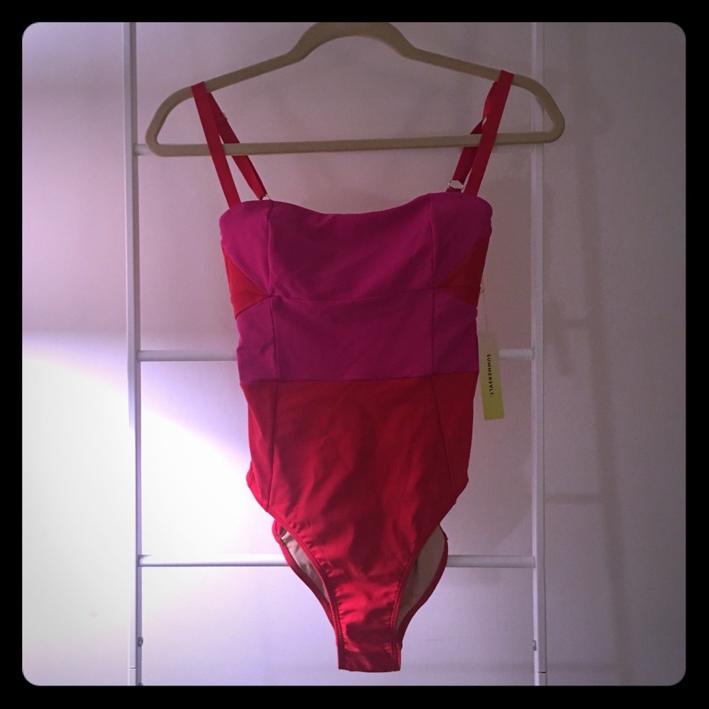 Never worn Summersalt swimsuit
